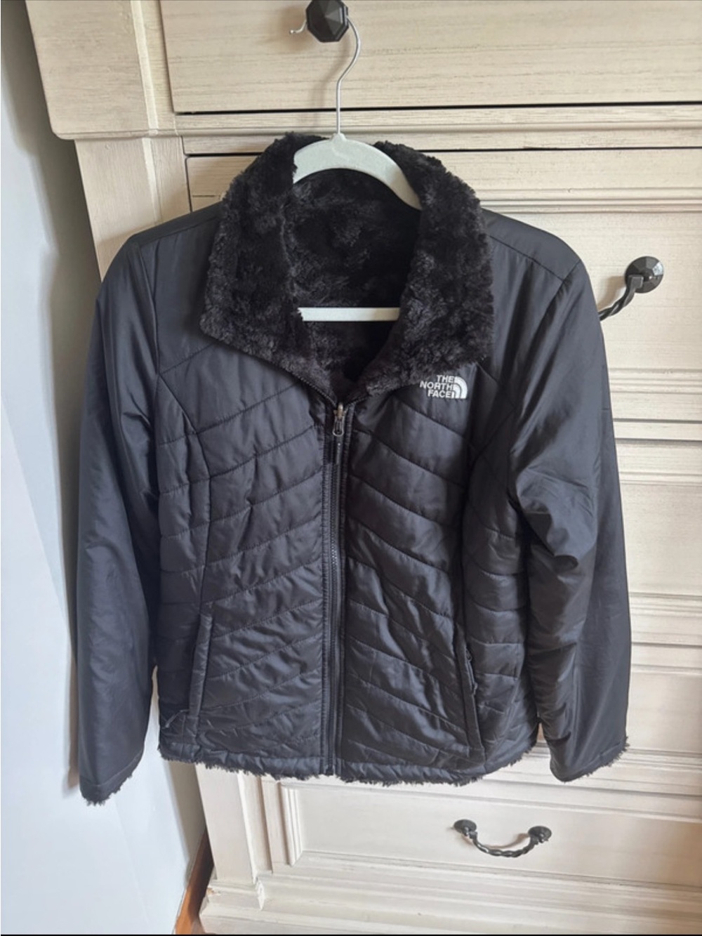 The North Face Women's Black Quilted Puffer Jacket with Faux-Fur Collar